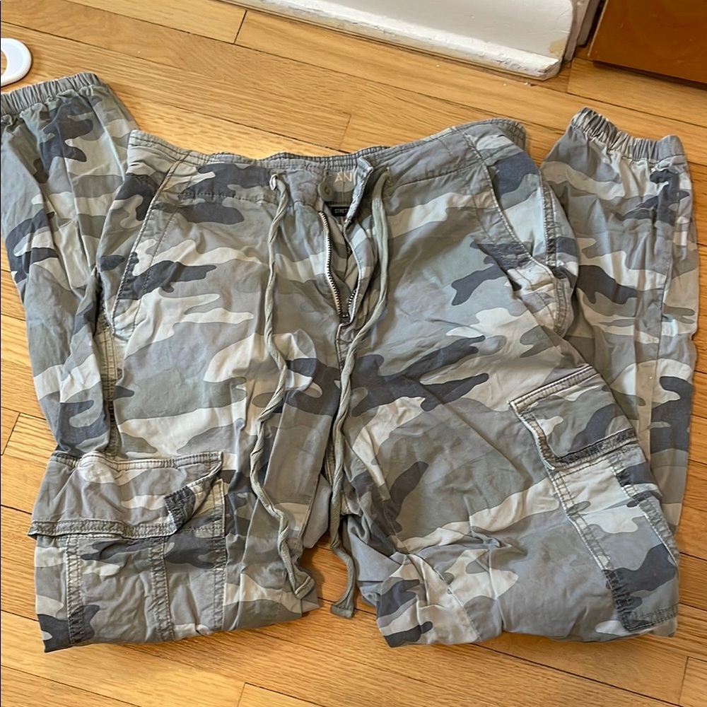 American Eagle Camouflage Cargo Pants
